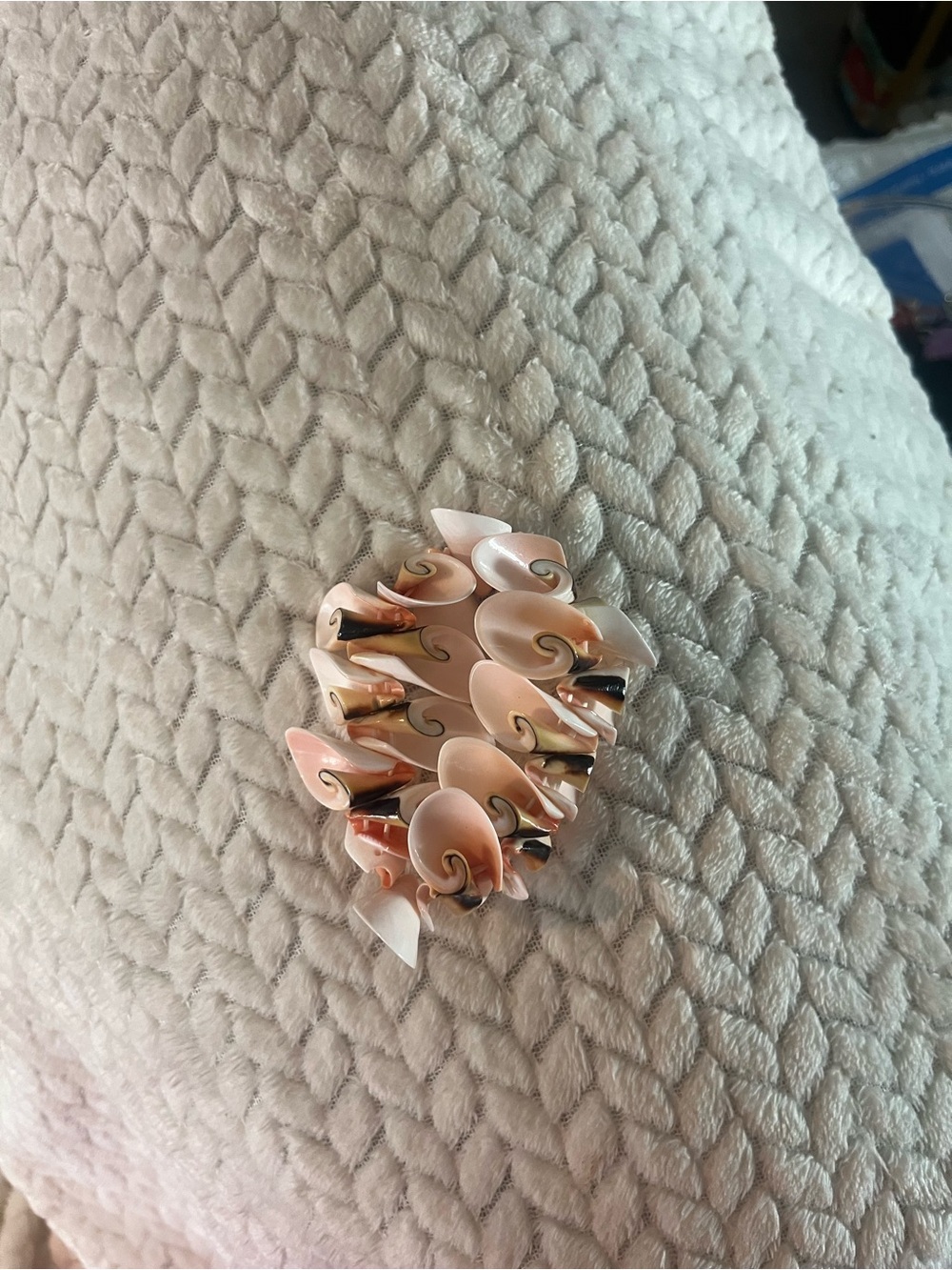Pink Shell Cluster bracelet - Picture 5 of 7